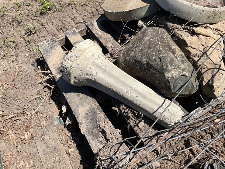 #7137-•-t-posts,-concrete-steps,-and-more-image-6
