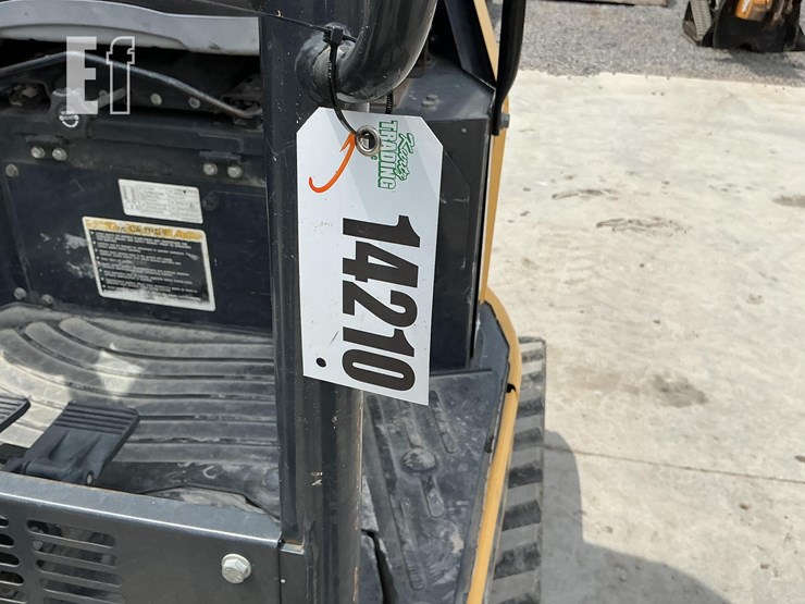 2020-deere-26g-image-18