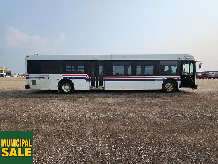 2007-new-flyer-restyled-low-floor-s/a-passenger-wheelchair-accessible-bus-image-9