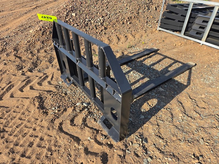 #6880-•-approx.-60"-unused-jct-skid-steer-pallet-forks-image-3