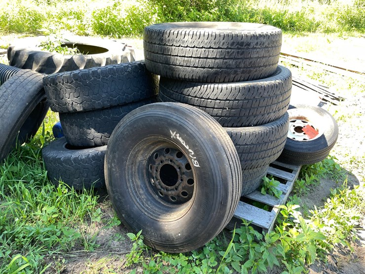 #7122-•-lot-of-used-tires-image-3