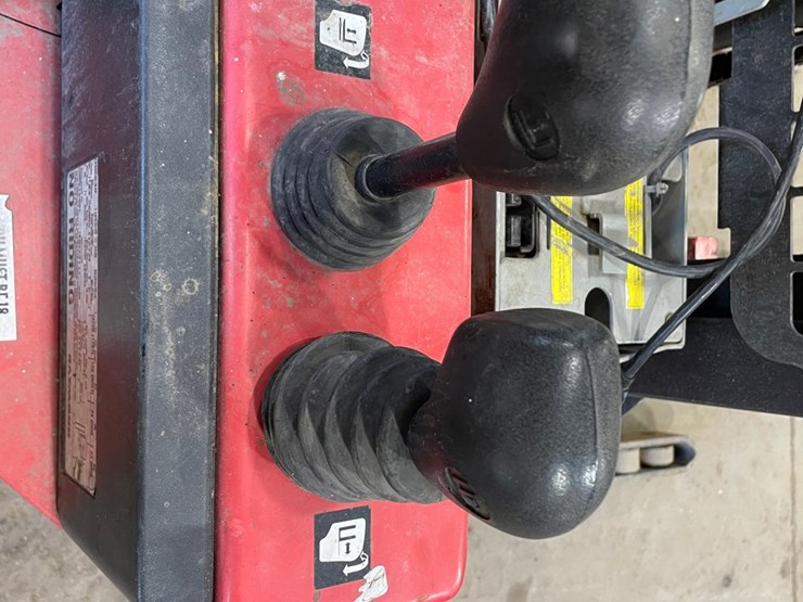 #6062-•-raymond-electric-pallet-stacker-image-23