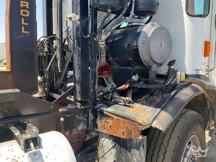 2015-peterbilt-320-image-35