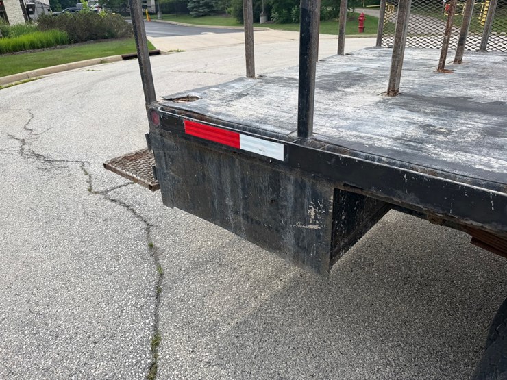 #1487-•-2004-gmc-c4500-flatbed-form-truck-image-33