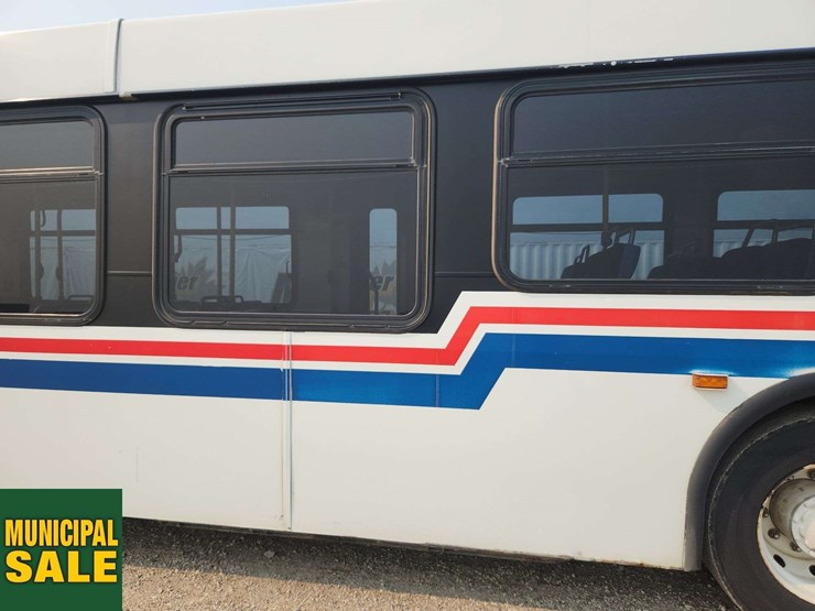 2007-new-flyer-restyled-low-floor-s/a-passenger-wheelchair-accessible-bus-image-42