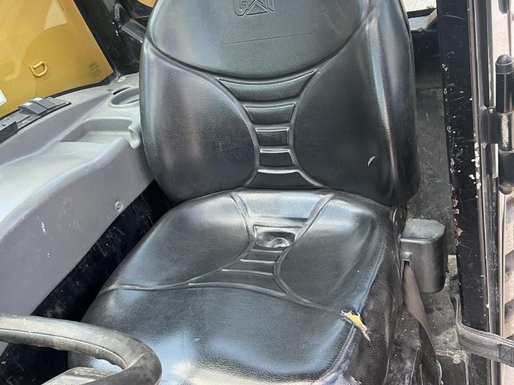 2016-caterpillar-th255c-image-11