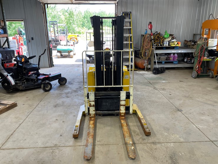 #6063-•-yale-electric-pallet-stacker-image-7
