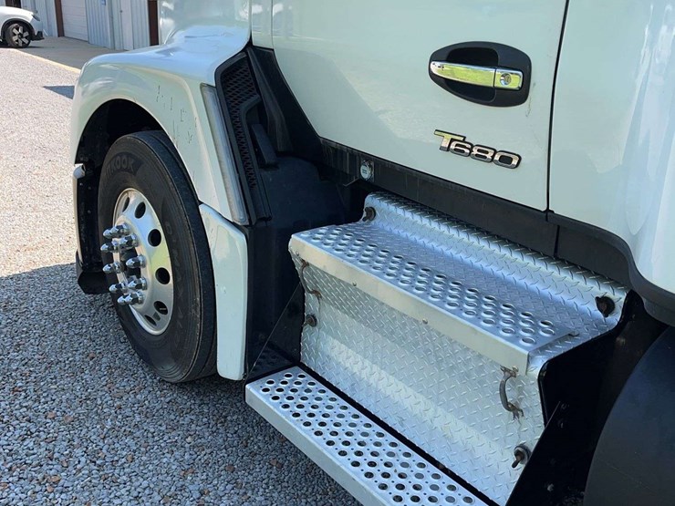 2022-kenworth-t680-image-15