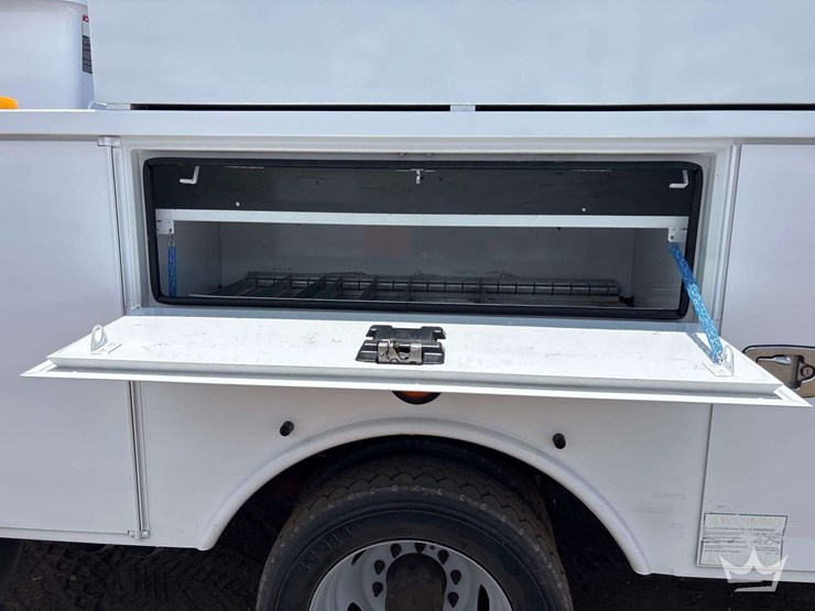 2016-ford-f550-image-21