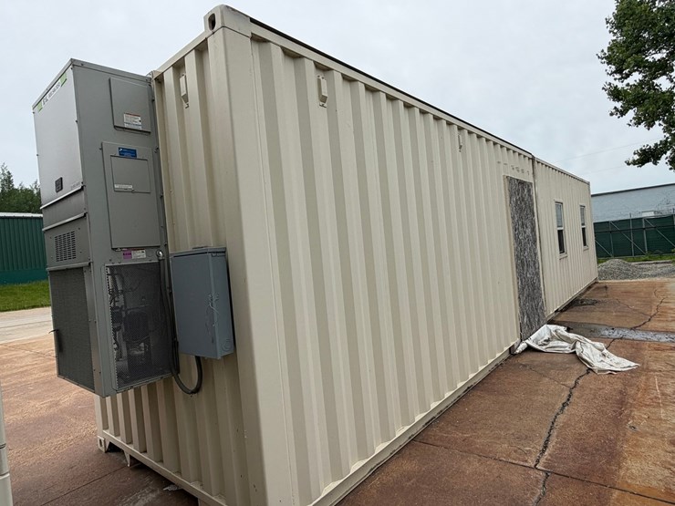 #1462-•-40"-container-office-image-4