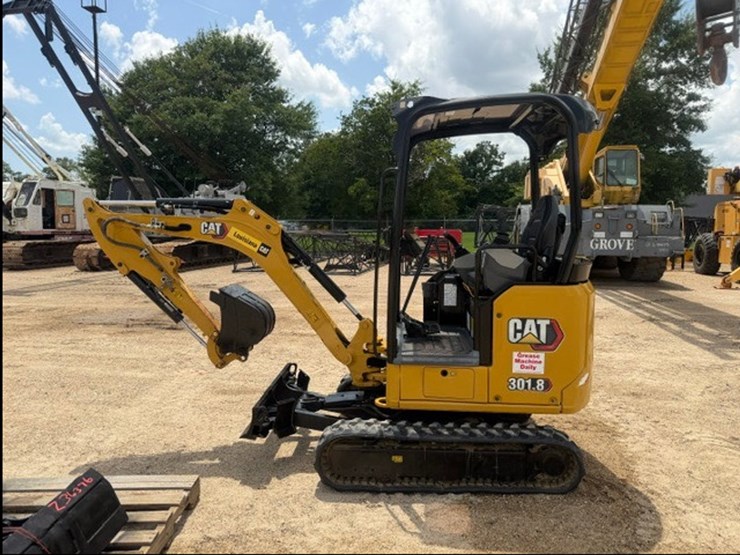 caterpillar-301.8-image-1