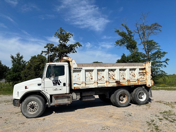 2000-freightliner-fl80-image-1