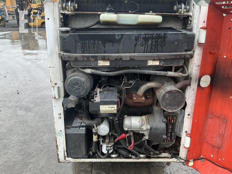 2013-bobcat-s70-image-15
