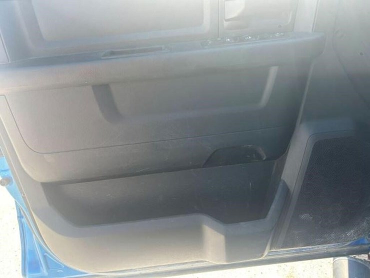 2021-ram-1500-classic-image-23