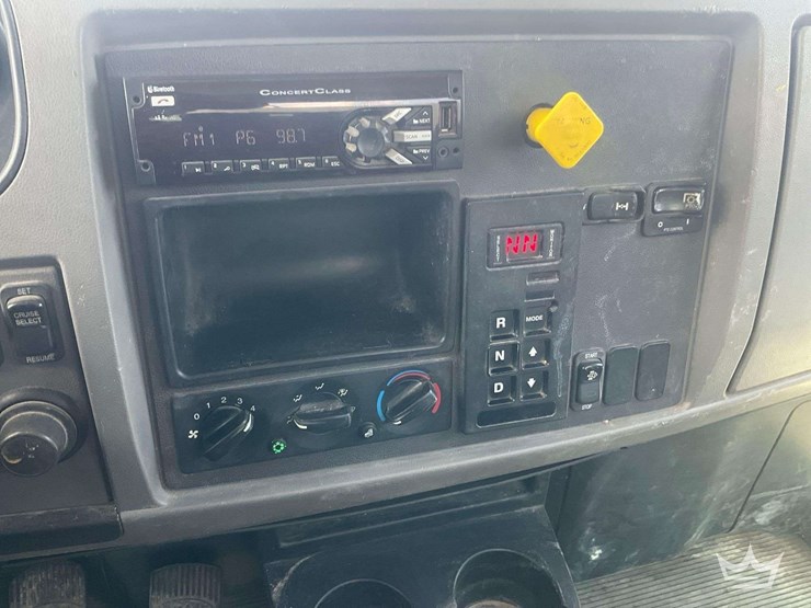 2017-peterbilt-337-image-17