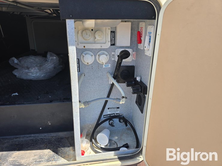2015-forest-river-columbus-340rk-5th-wheel-camper-image-19