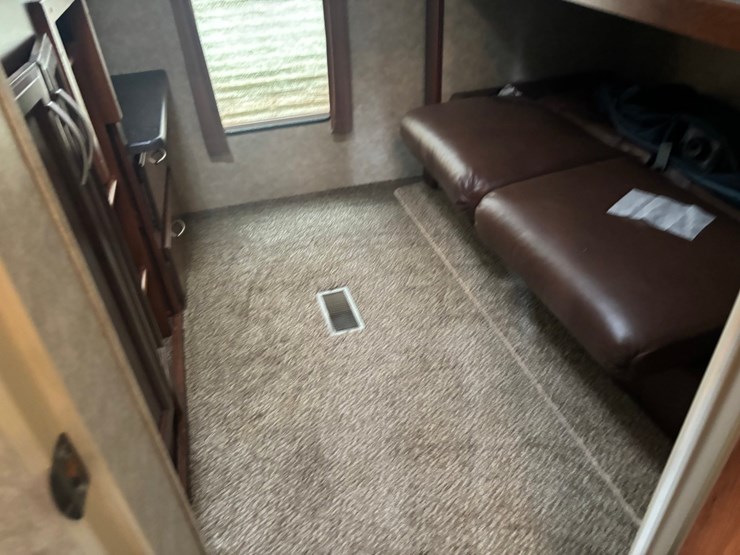 #2231-•-2014-crusader-335-5th-wheel-camper-image-62