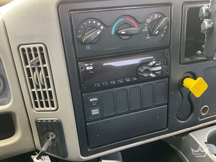 2017-international-durastar-4300-image-19