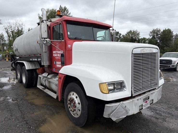 1992-freightliner-usf-1e-asphalt-distributor-truck-image-2