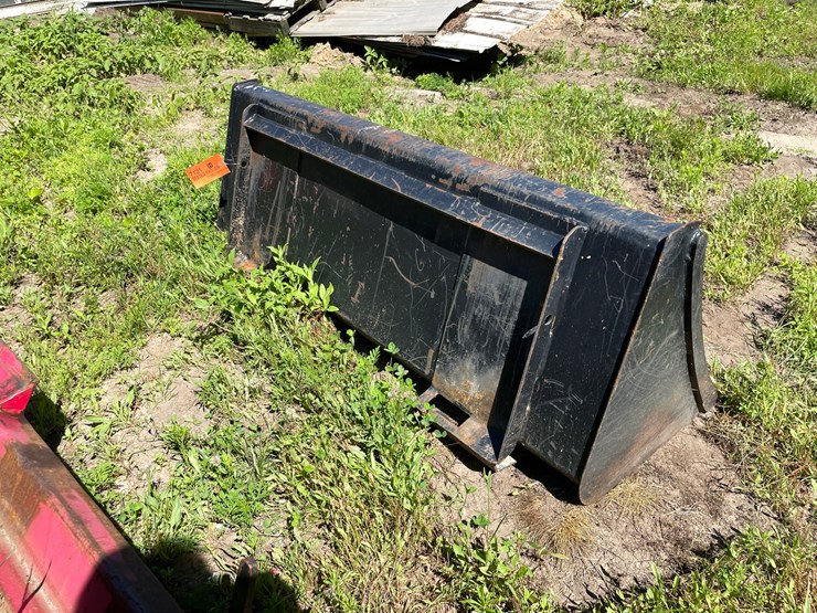#7121-•-universal-mount-skid-steer-bucket-image-5