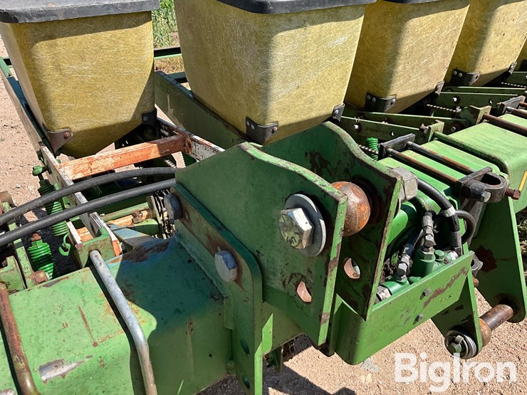 john-deere-7300-image-11