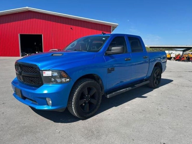2021-ram-1500-classic-image-1