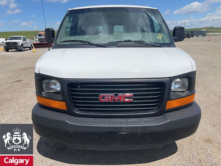 2014-gmc-savana-cargo-van-image-8