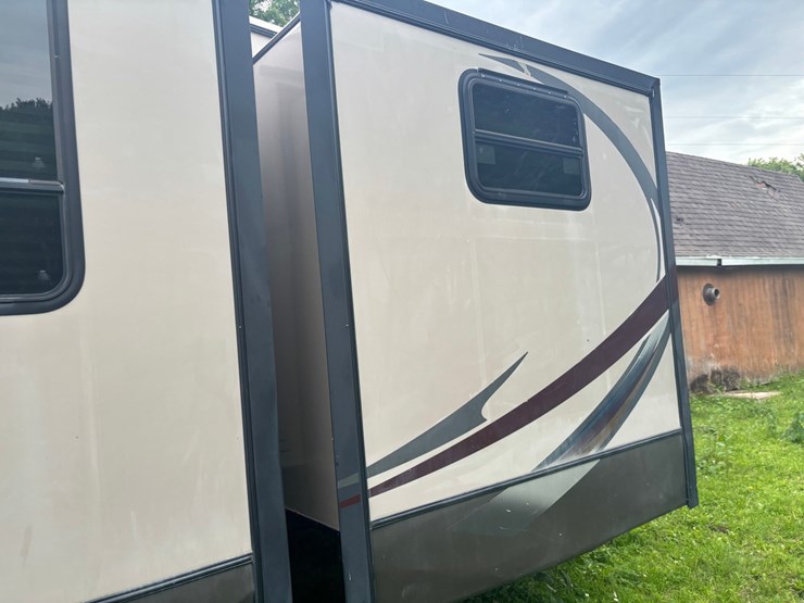 #2231-•-2014-crusader-335-5th-wheel-camper-image-18