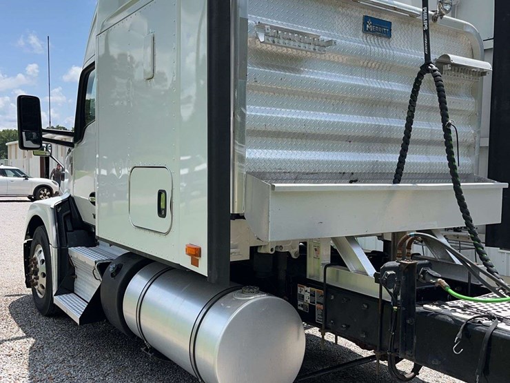 2022-kenworth-t680-image-13