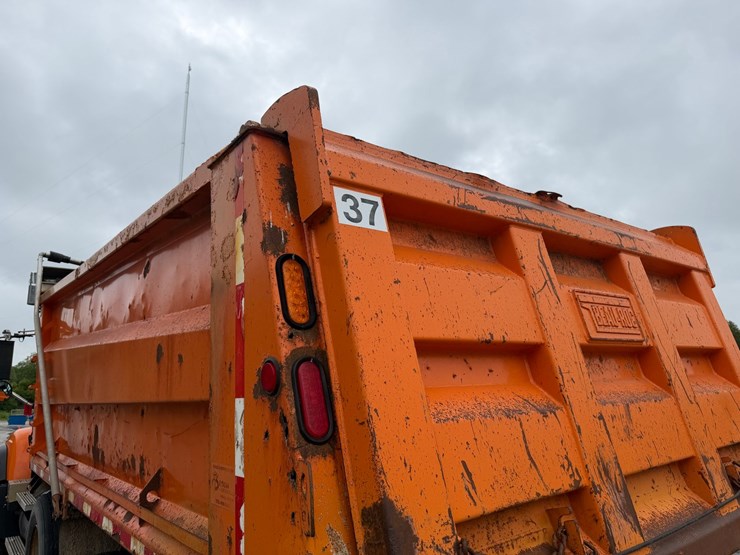 #1471-•-2003-mack-713v-granite-tri-axle-dump-truck-image-26