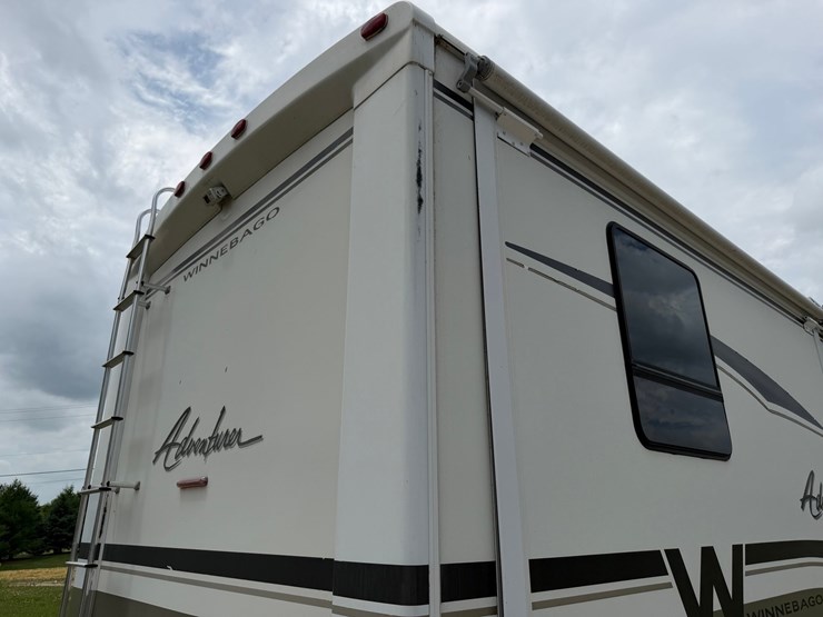#1490-•-2001-winnebago-adventurer-image-28