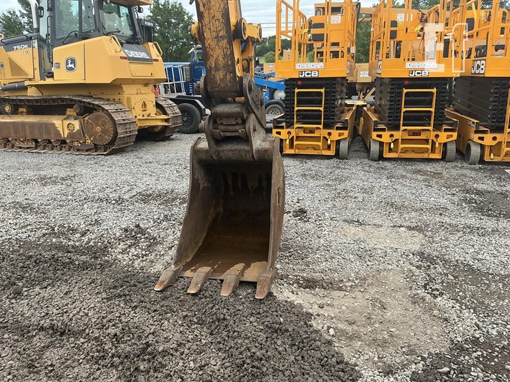 2017-jcb-js131-lc-image-11