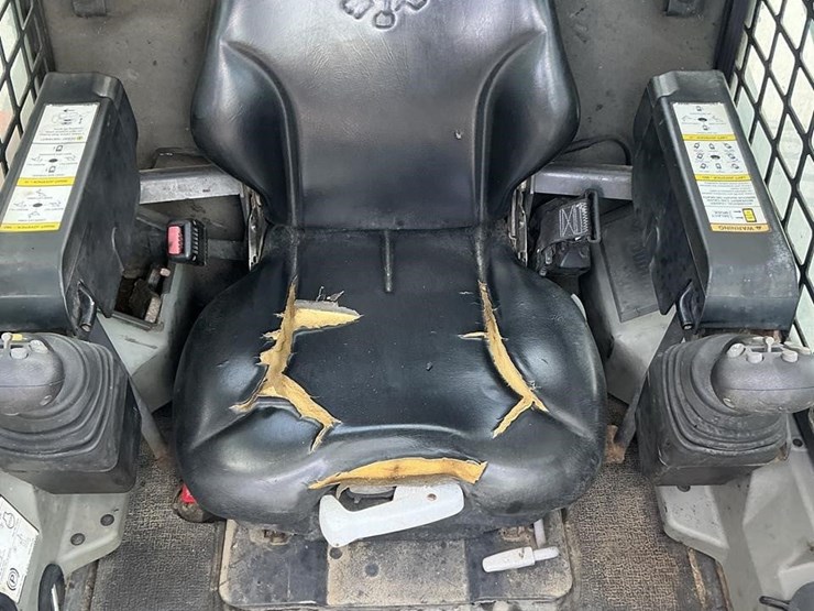 2014-bobcat-s650-image-12