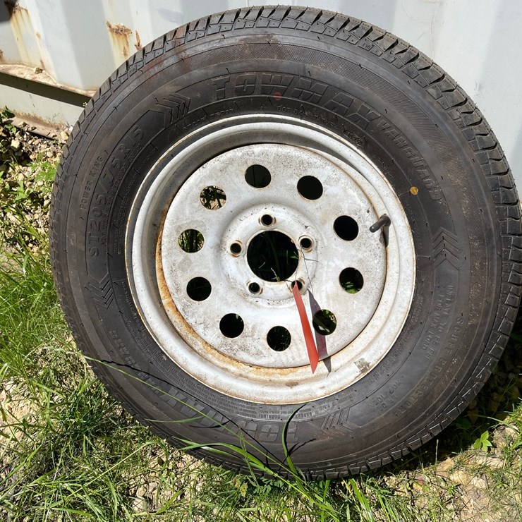 #7112 • Towmax Spare Trailer Tire on 5-Bolt Rim