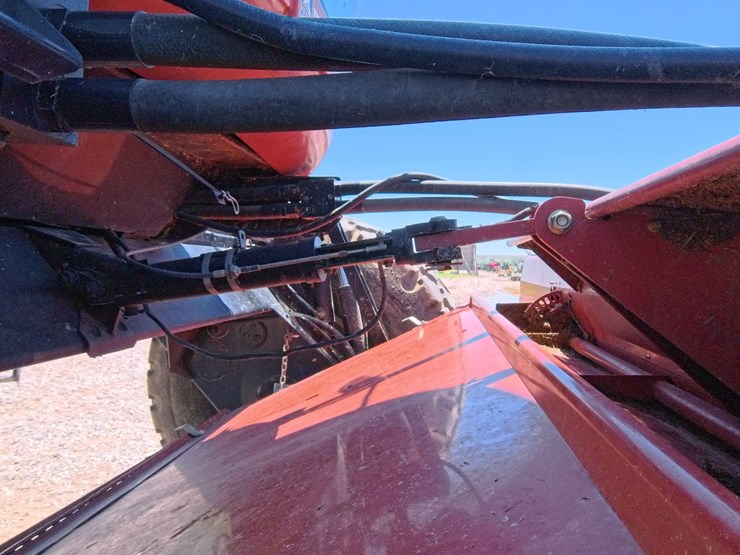 hesston-8550s-image-86
