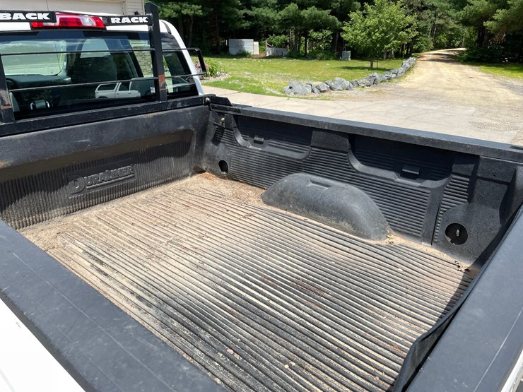 2015-chevrolet-2500-image-16