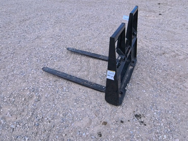 #2056-•-new-hd-skid-steer-quick-attach-forks-image-1