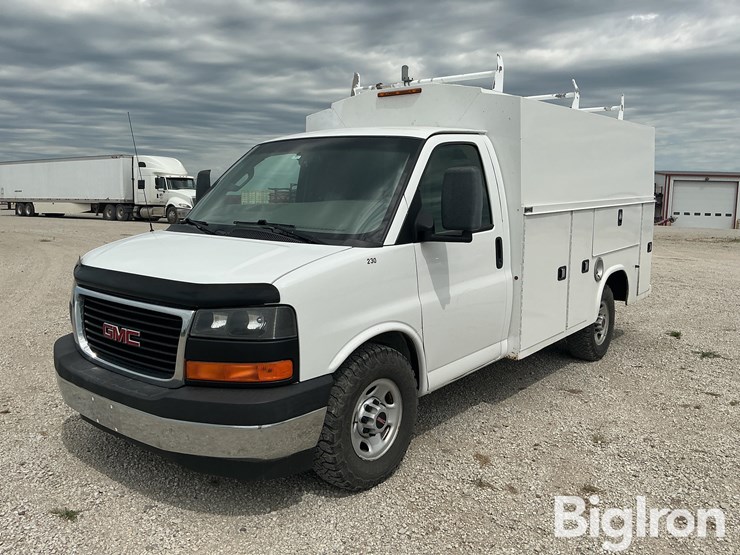 2017-utility-van-image-1
