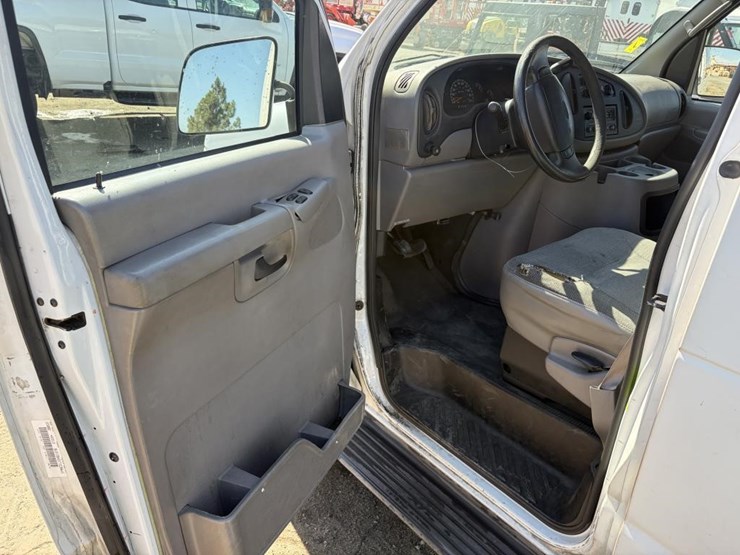 2002-ford-transit-image-14