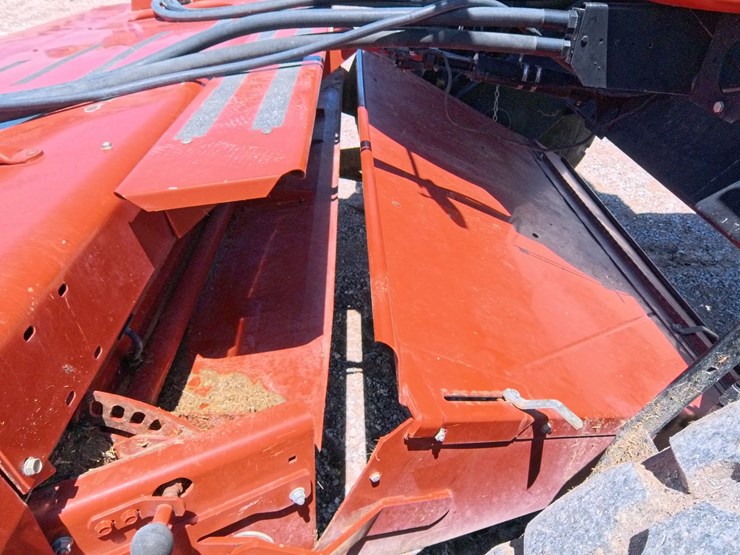 hesston-8550s-image-23
