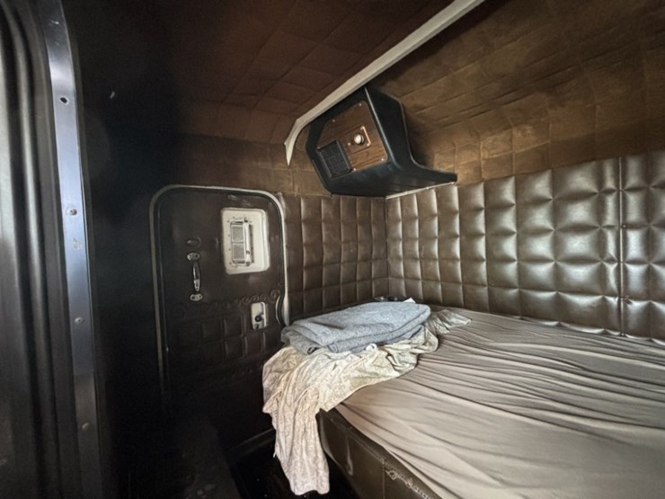 1989-peterbilt-377-image-52