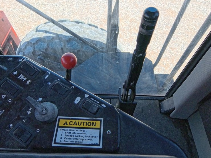 hesston-8550s-image-44