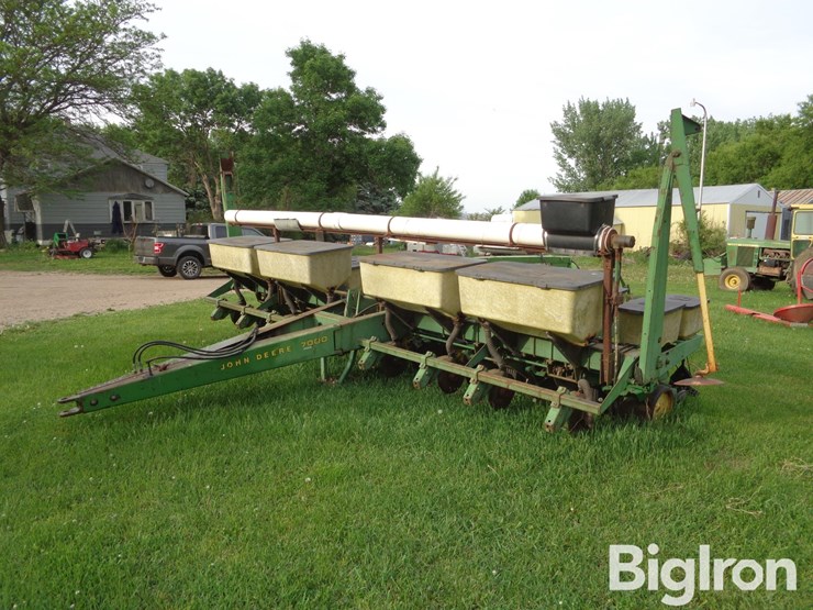 john-deere-7000-image-1
