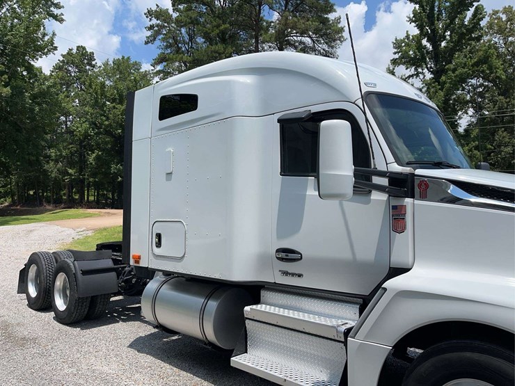 2022-kenworth-t680-image-4