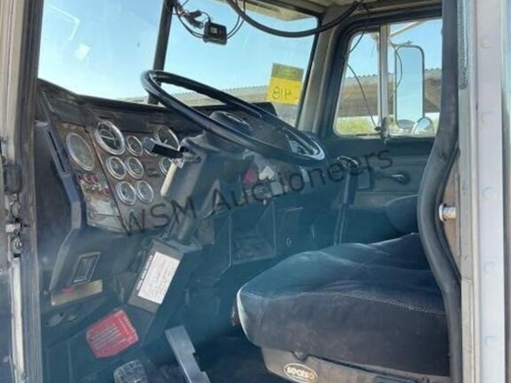 2000-peterbilt-379-image-21