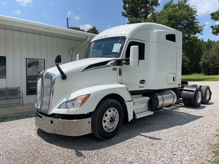 2022-kenworth-t680-image-2