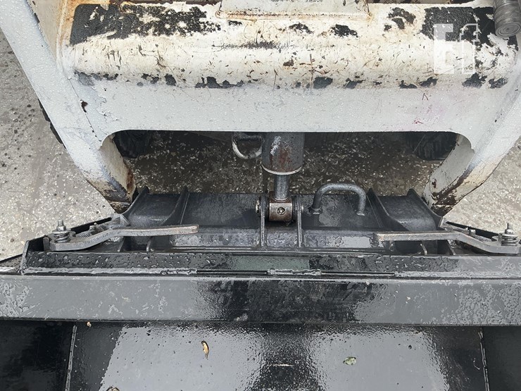 2013-bobcat-s70-image-10