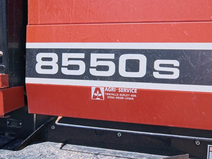 hesston-8550s-image-34