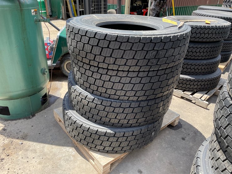 #6515-•-set-of-(4)-semi-tires-image-1