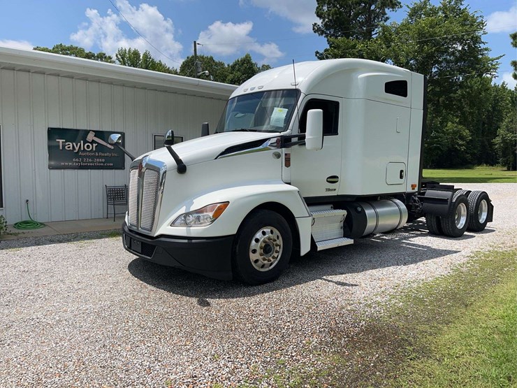 2022-kenworth-t680-image-1